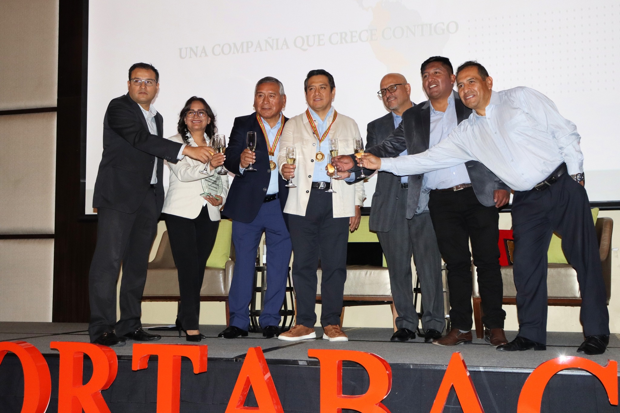 𝐊𝐨𝐫𝐭𝐚𝐛𝐚𝐜𝐨 𝐜𝐞𝐥𝐞𝐛𝐫𝐚 𝐬𝐢𝐞𝐭𝐞 𝐚𝐧̃𝐨𝐬 𝐝𝐞 𝐜𝐫𝐞𝐜𝐢𝐦𝐢𝐞𝐧𝐭𝐨 𝐲 𝐚𝐧𝐮𝐧𝐜𝐢𝐚 𝐮𝐧𝐚 𝐧𝐮𝐞𝐯𝐚 𝐞𝐭𝐚𝐩𝐚 𝐝𝐞 𝐞𝐱𝐩𝐚𝐧𝐬𝐢𝐨́𝐧 𝐞𝐧 𝐁𝐨𝐥𝐢𝐯𝐢𝐚