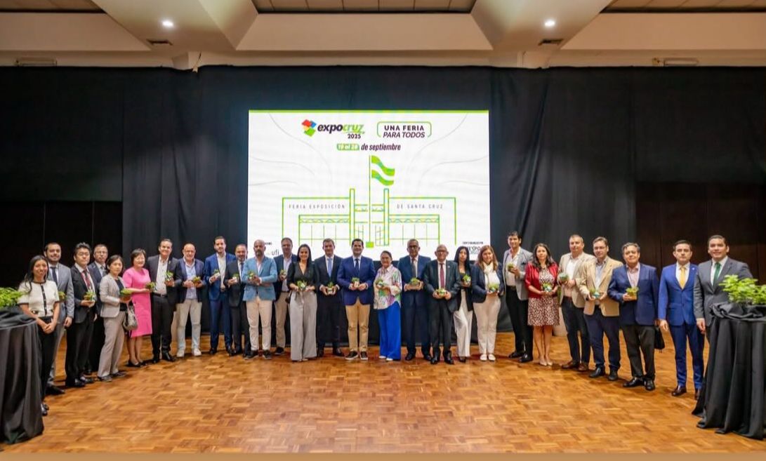 Cámara Binacional Boliviano Paraguaya, presente en reunión con Fexpocruz rumbo a Expocruz 2025  